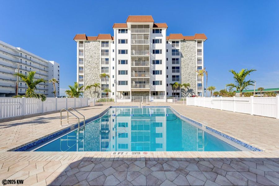 How Fort Myers Beach Condos Help You Relax Without Stress